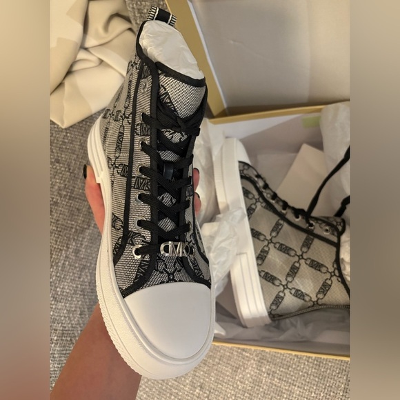 BNWT Michael Kors Logo Jacquard High-Top Sneakers β Womenβs Size 9 - Picture 14 of 14